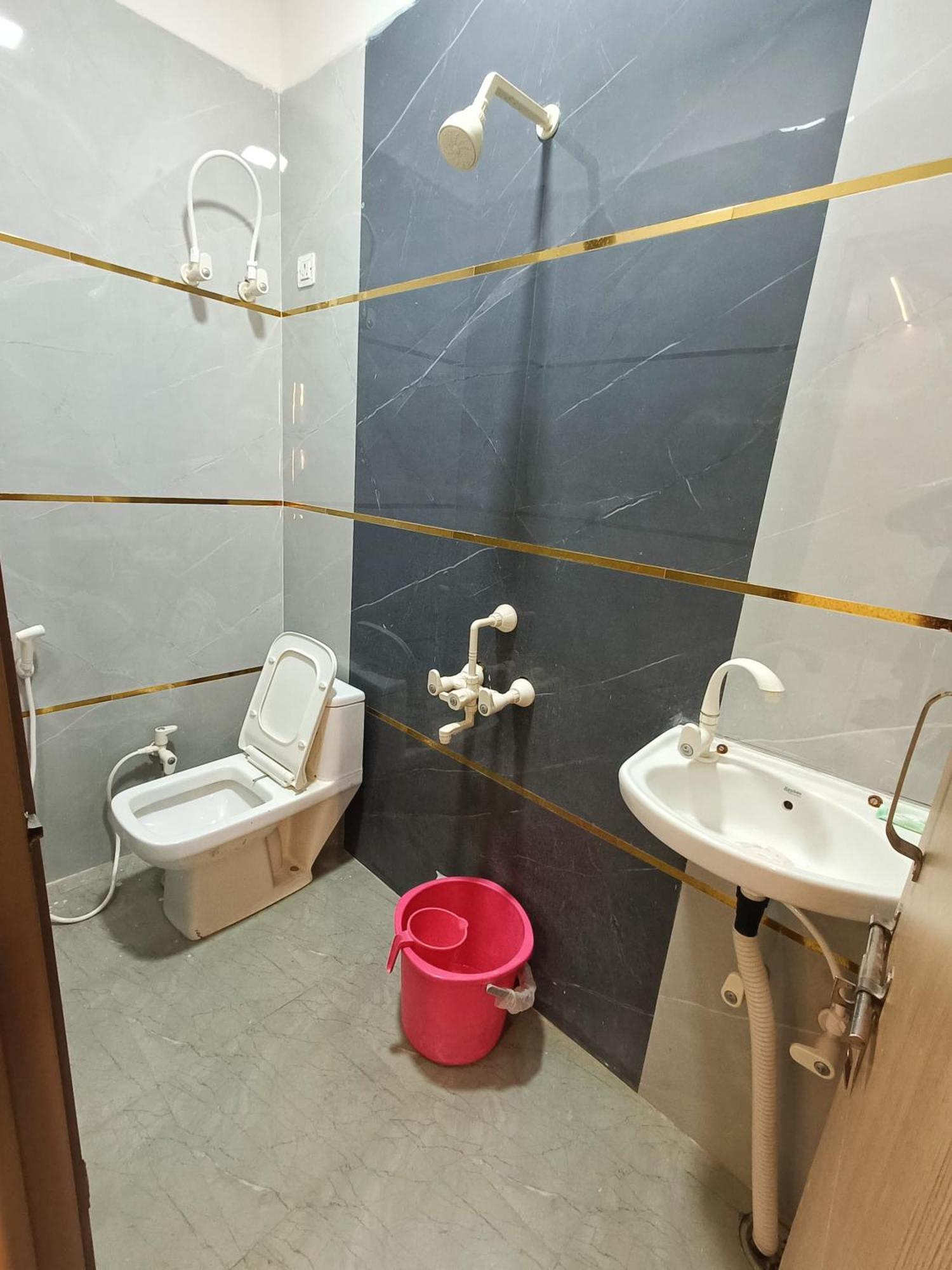Shri Radha Rani Kripa Dham Hotel Mathura Ngoại thất bức ảnh